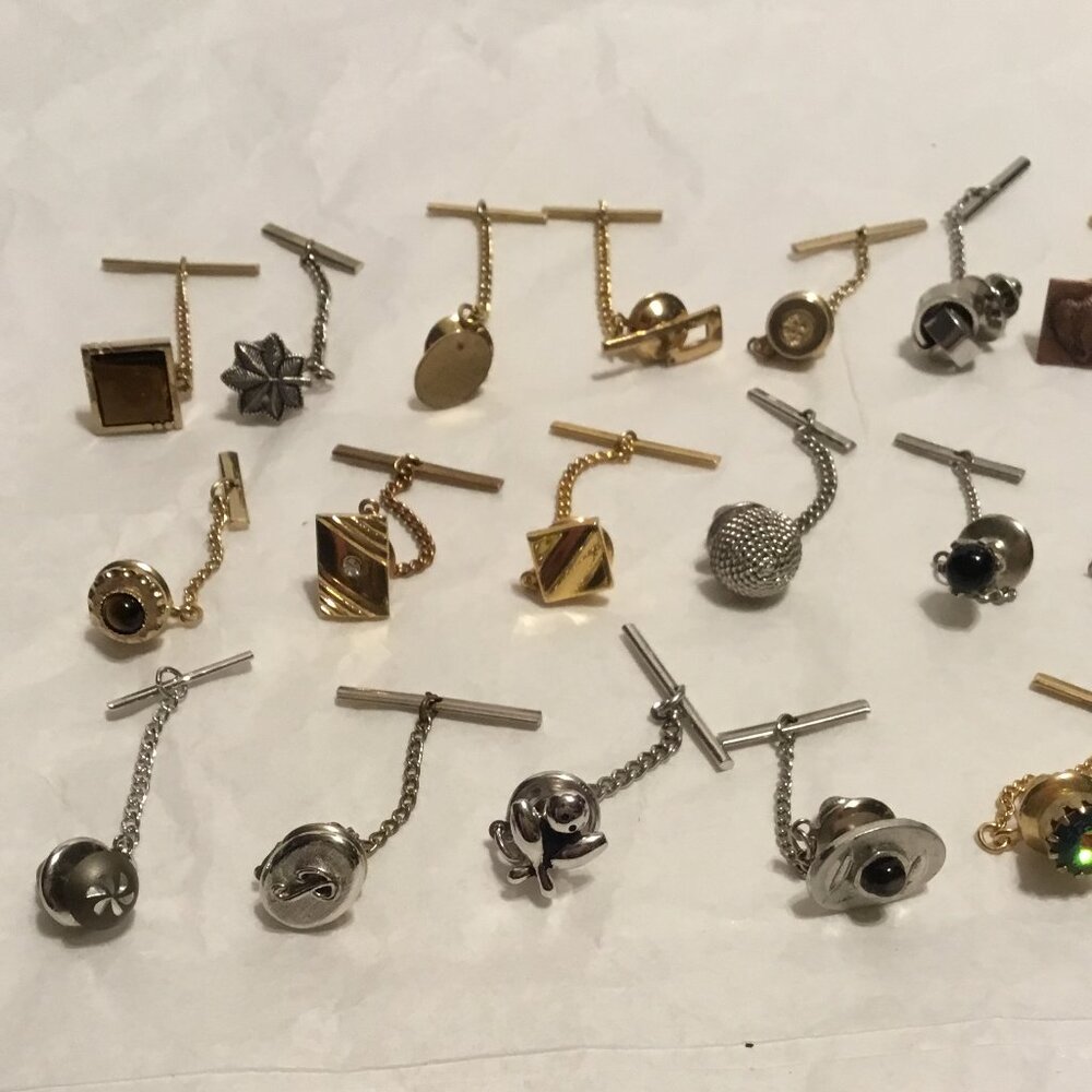 Lot of 22 fabulous vintage gold and silver toned Tie Tacks Lapel Pins w/ chains - Picture 5 of 9